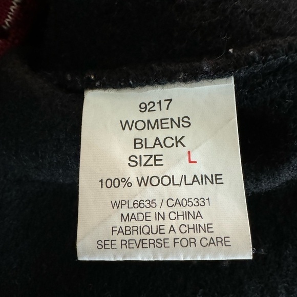 Woolrich Vintage Black Red Wool Embroidered Snowflake Holiday Sweater Vest Large - Picture 8 of 10